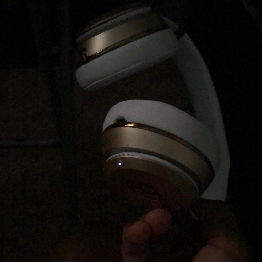 Wireless beats headphones
